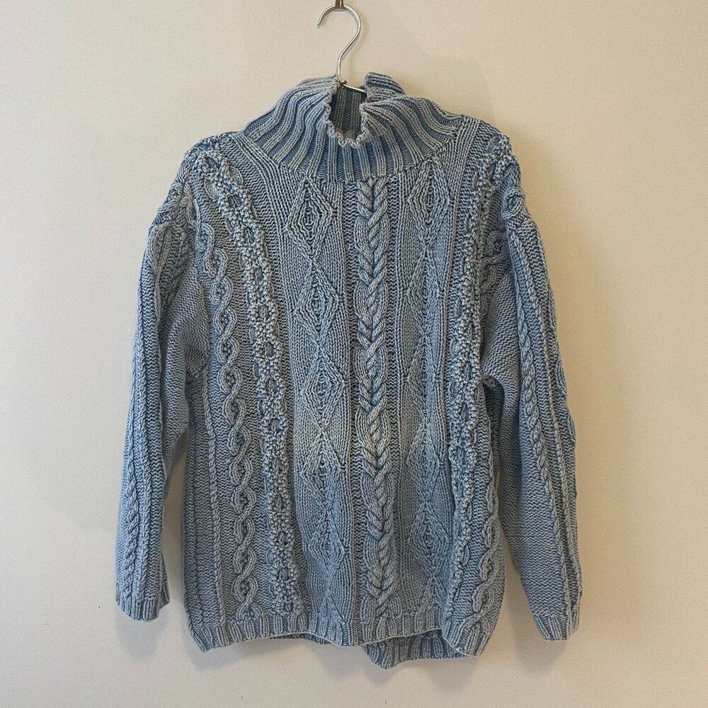 Beautiful vintage sky blue cable knit sweater Liz Claiborne